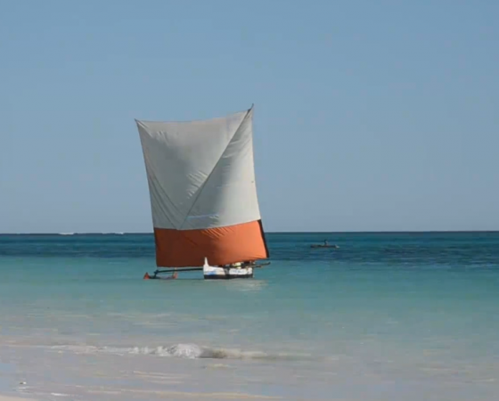 Trip by Vezo outrigger canoe, from the highland to the west and from Morondava to Toliara tour